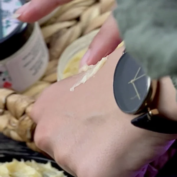 زبدة الشيا لترطيب البشرة والجسم